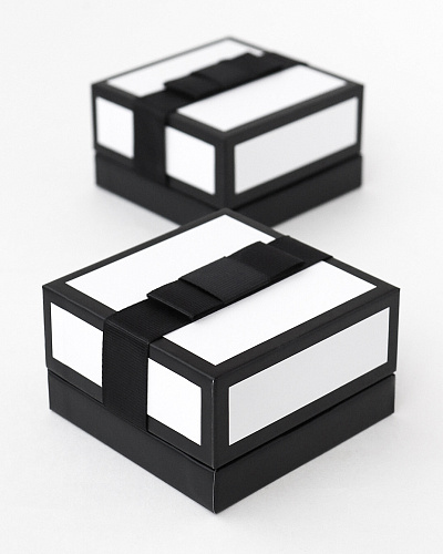 Футляр картонный с плоским бантиком, серия "ОДРИ", 80х80х48 мм. Белый+Чёрный