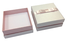 Футляр картонный с прослойкой с плоским бантиком, серия "КИРА", 90x90x39мм