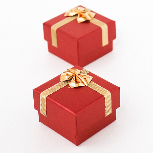  Футляр картонный, квадратный с бантиком, серия "Подарочная". Красный