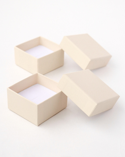 Футляр картонный, серия "АЛИСА", 60х60х34 мм. Бежевый Футляр картонный, серия "АЛИСА", 60х60х34 мм. Бежевый