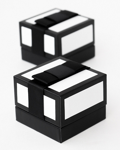 Футляр картонный с плоским бантиком, серия "ОДРИ", 60х60х48 мм. Белый+Чёрный