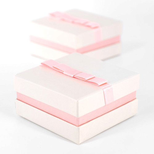 Футляр картонный с прослойкой с плоским бантиком, серия "КИРА", 80x80x40мм. Розовый+Белый