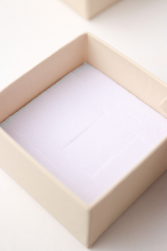 Футляр картонный, серия "АЛИСА", 60х60х34 мм. Бежевый фото 3 Футляр картонный, серия "АЛИСА", 60х60х34 мм. Бежевый фото 3