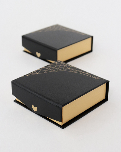 Футляр картонный, серия "РОМЕО", 90х90х31 мм. Чёрный+Золотистый